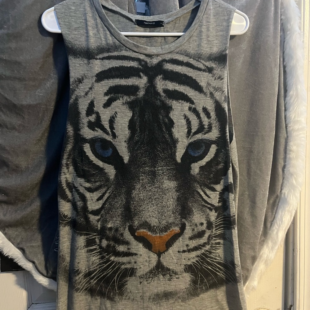 Gray Tiger Graphic Tank Top